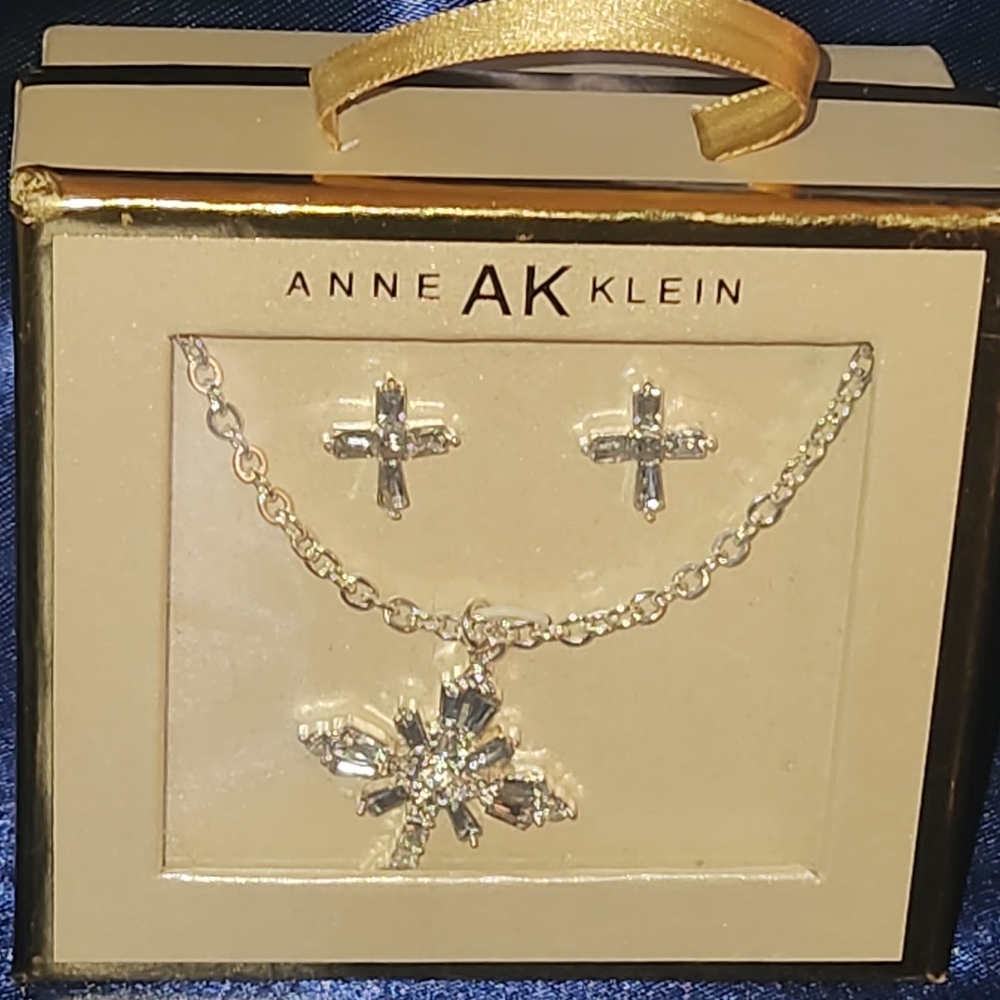 Anne AK Klein Elegant Silver Jewelry Earring/Necklace Set - Picture 7 of 14